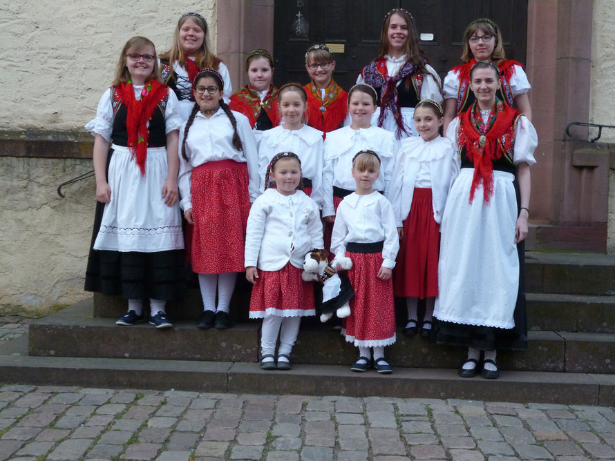 Volkstanzgruppe Gemünden - Traditionelle Tänze und kulturelle Darbietungen in bunten Trachten