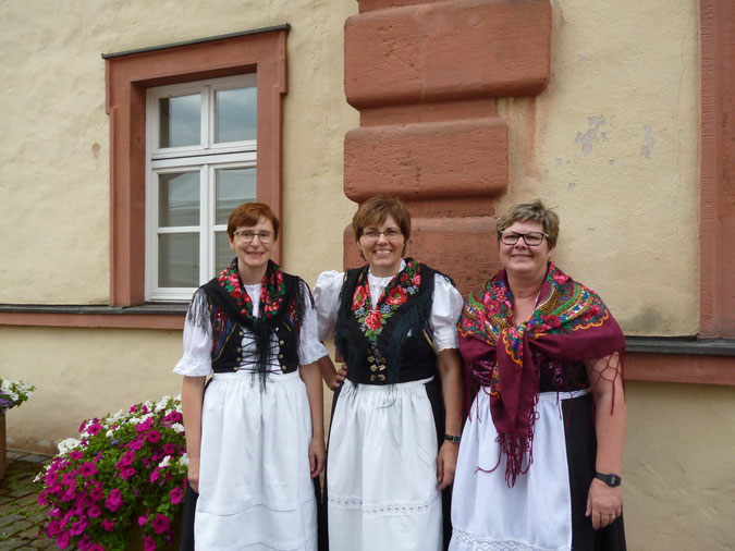 Volkstanzgruppe Gemünden - Traditionelle Tänze und kulturelle Darbietungen in bunten Trachten
